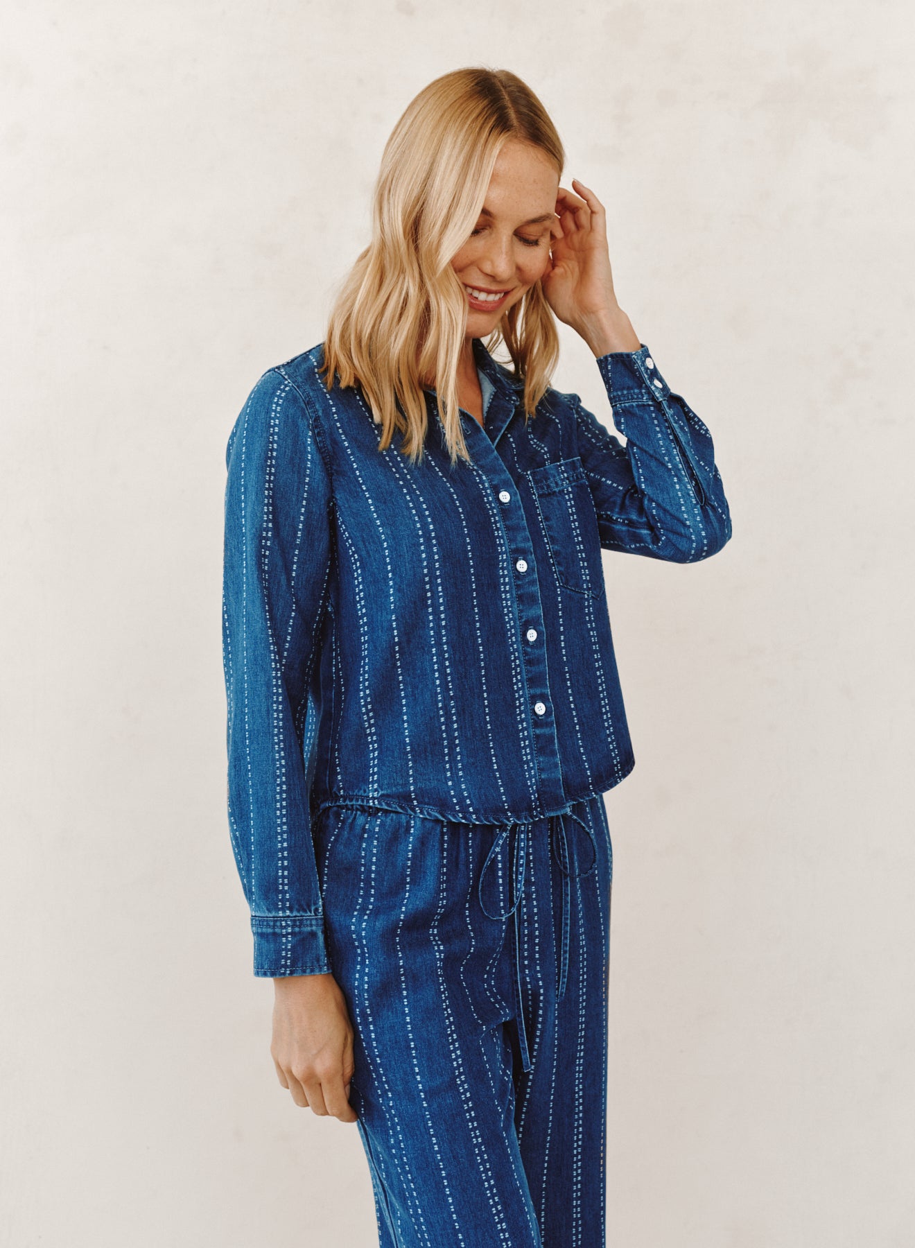 B2653-K35-617 - LONG SLEEVE CROPPED SHIRT