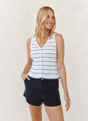 B2792-K95-304 - RUFFLE HEM KNITTED VEST