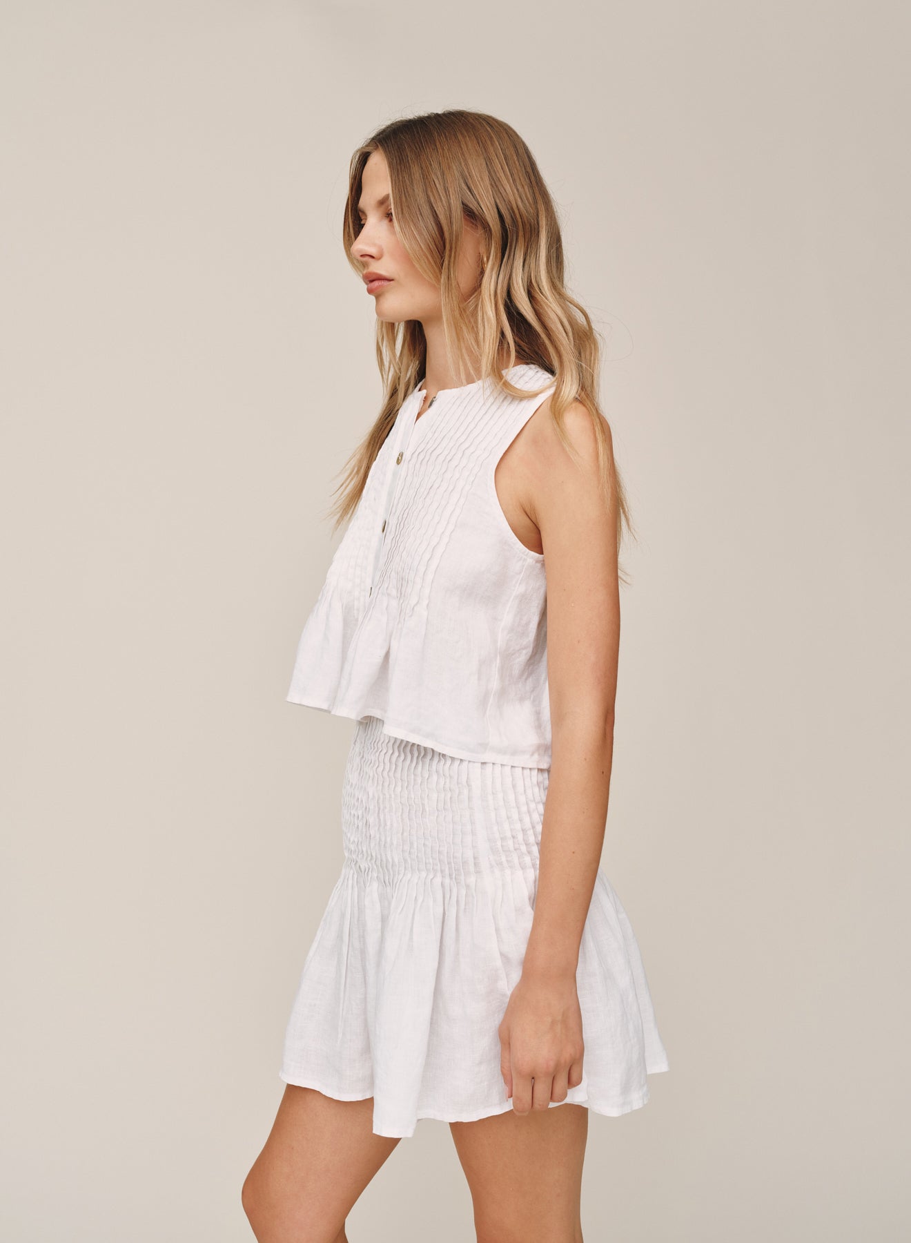 B20001-331-302 - SLEEVELESS PINTUCK TOP