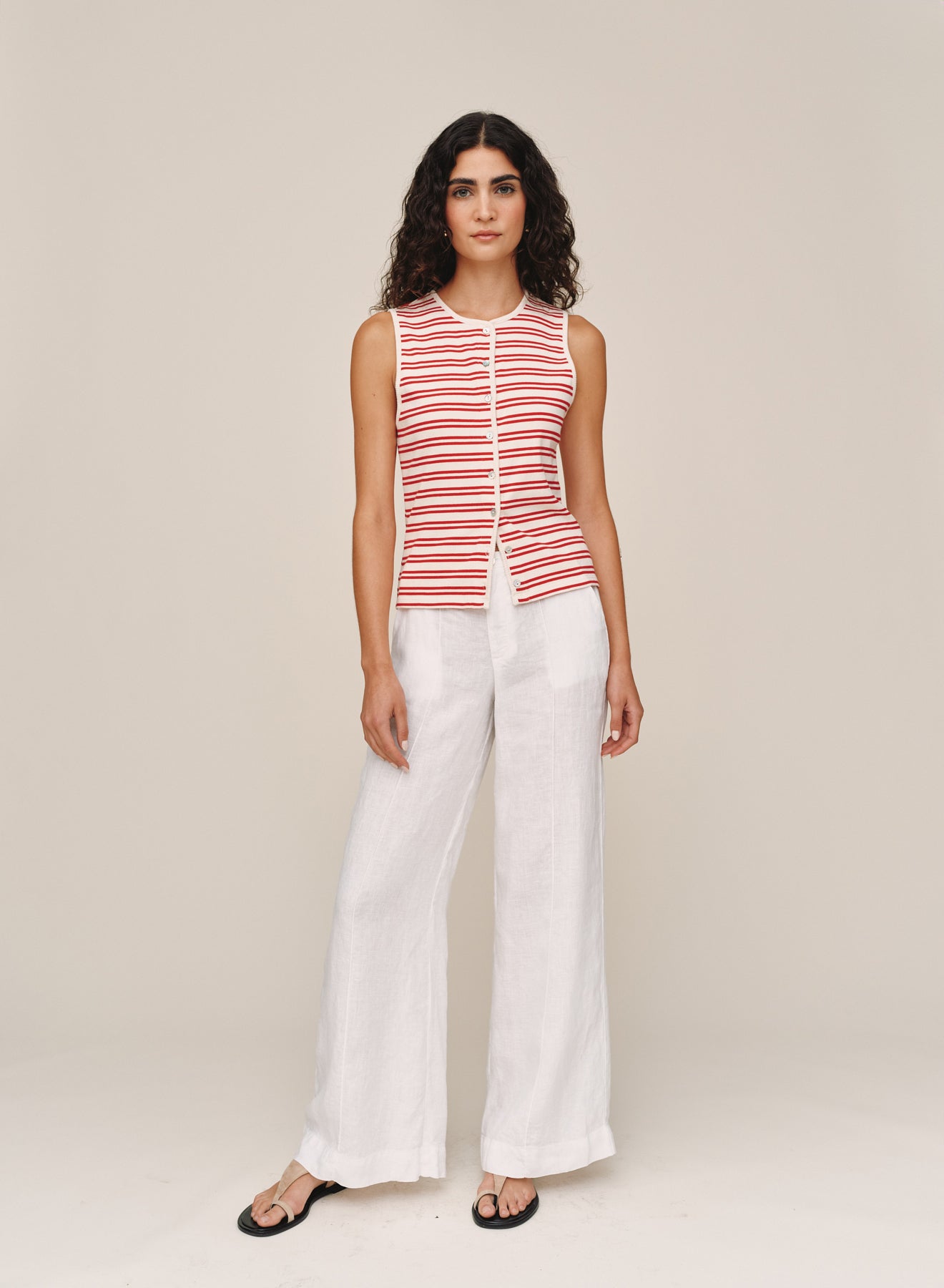 B20079-L09-304 - SLEEVELESS FITTED BUTTON DOWN TOP