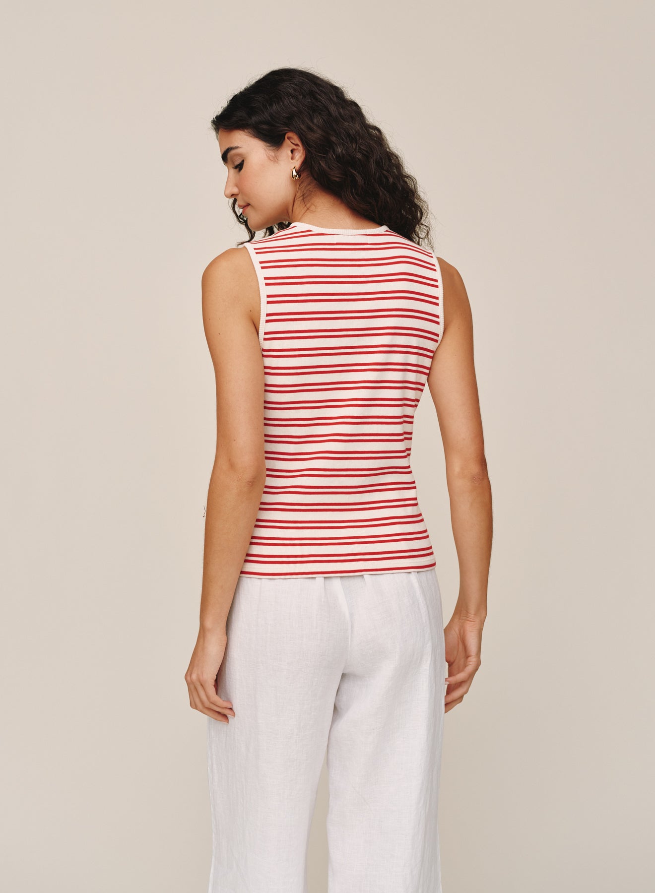 B20079-L09-304 - SLEEVELESS FITTED BUTTON DOWN TOP
