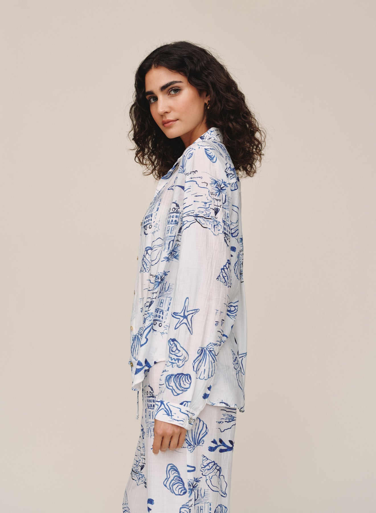 B2027-K99-304 - CLASSIC BUTTON DOWN