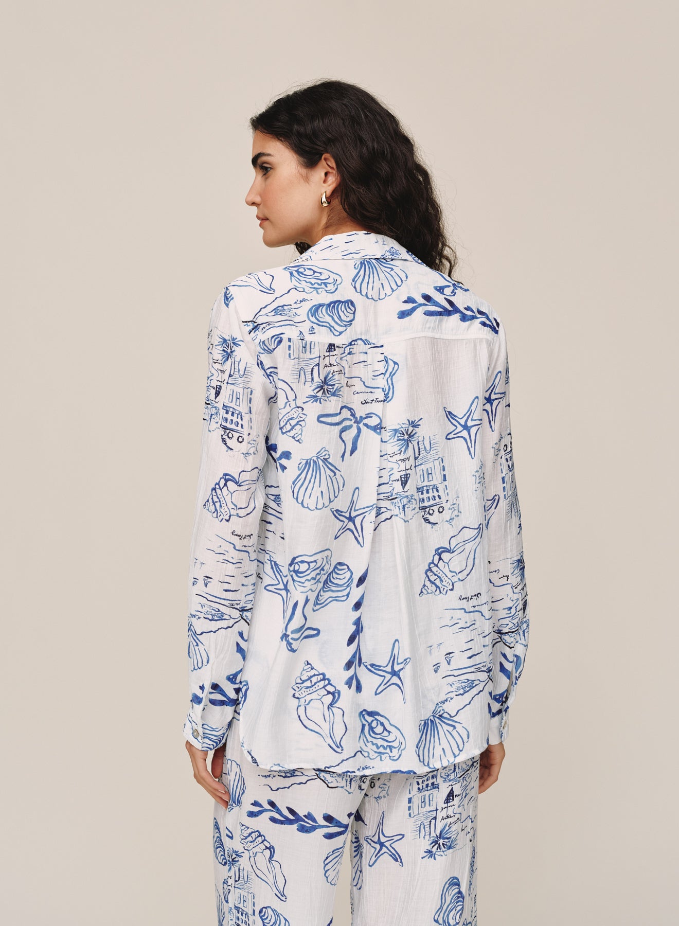 B2027-K99-304 - CLASSIC BUTTON DOWN