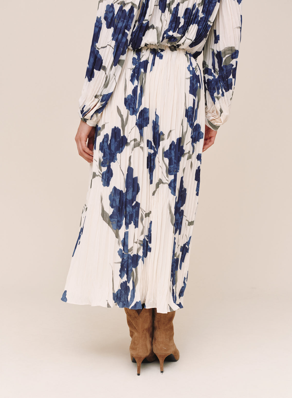 B3731-L17-300 - PLEATED MAXI SKIRT