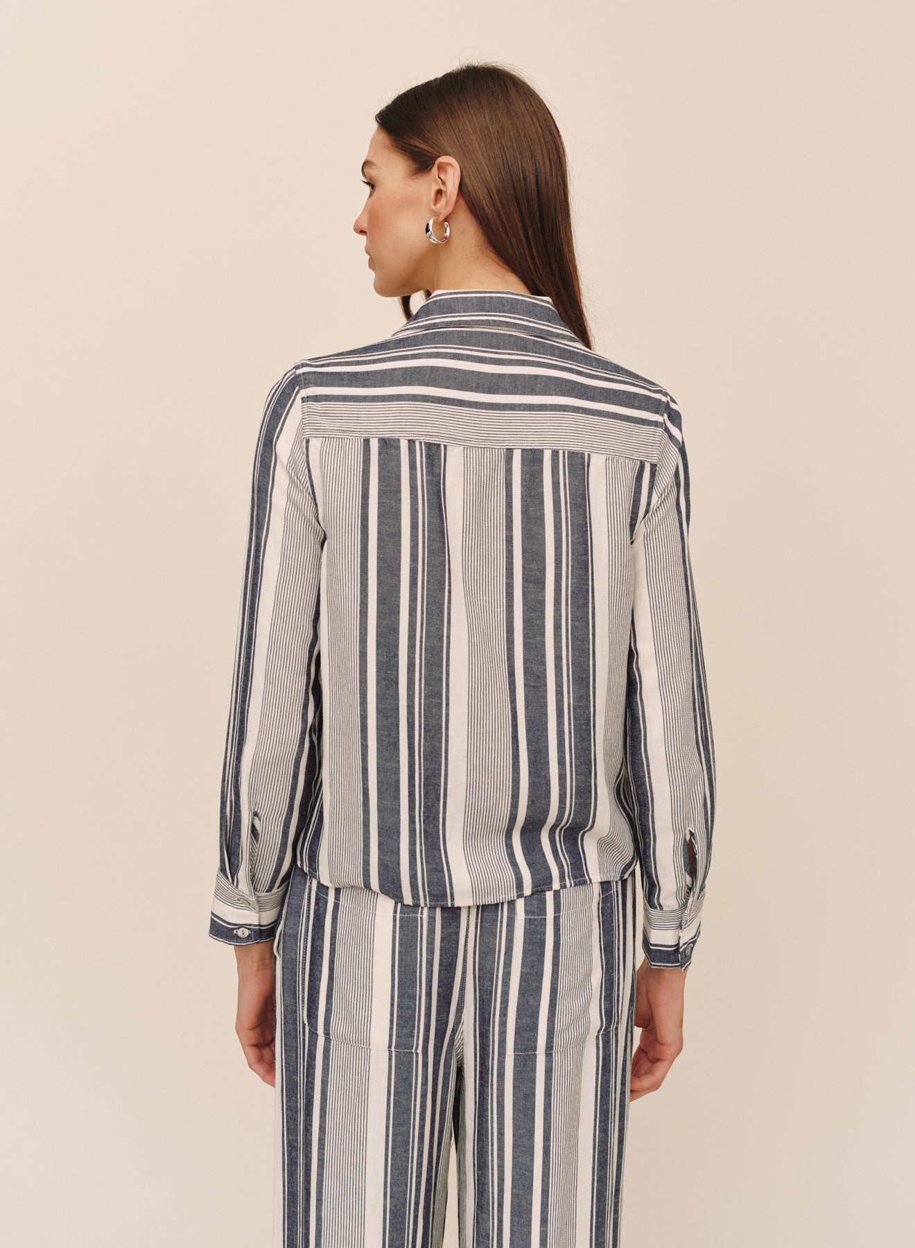B20127-L16-304 - LONG SLEEVE CROP POCKET SHIRT