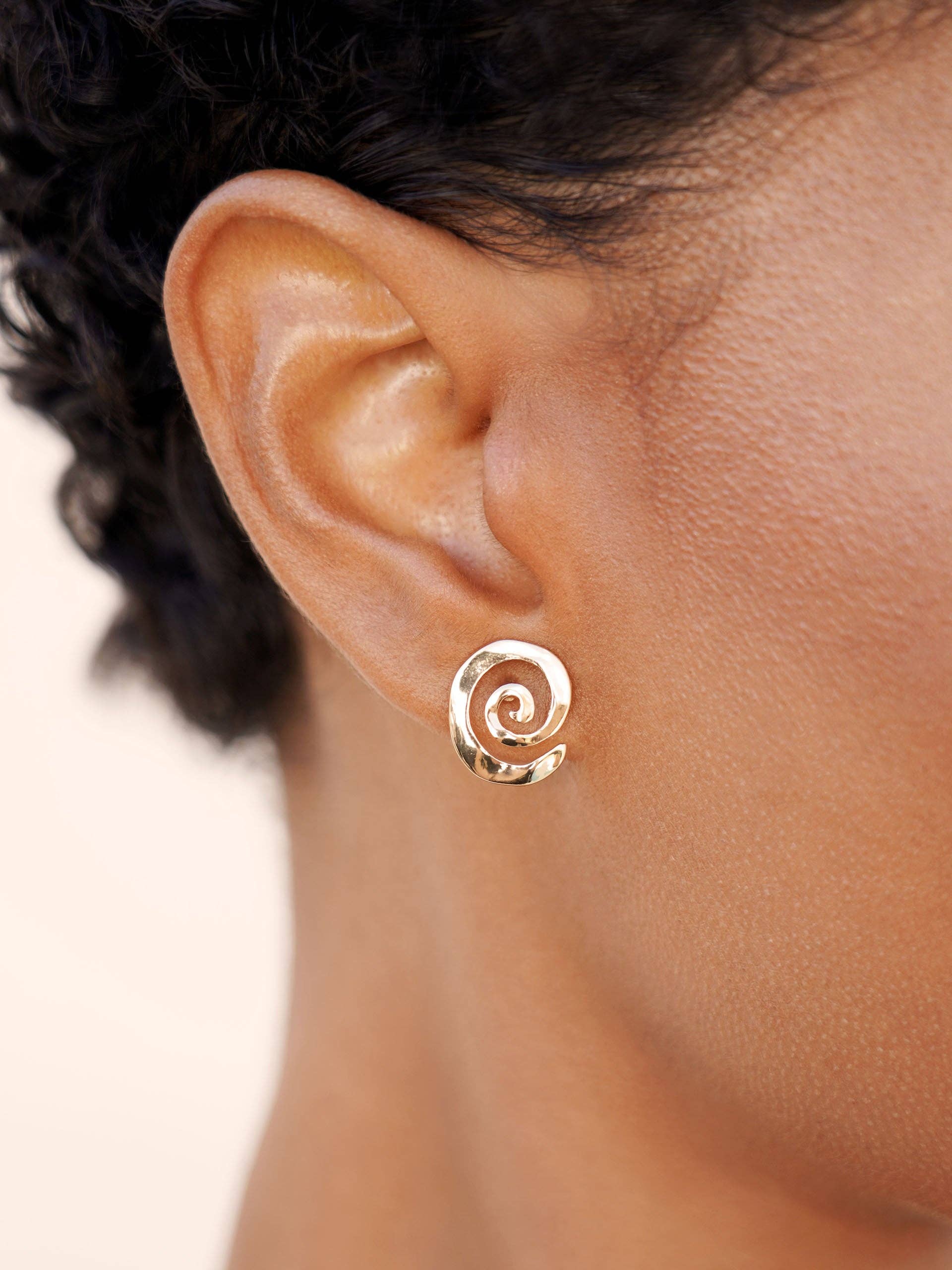 Ettika Aura Swirl Studs