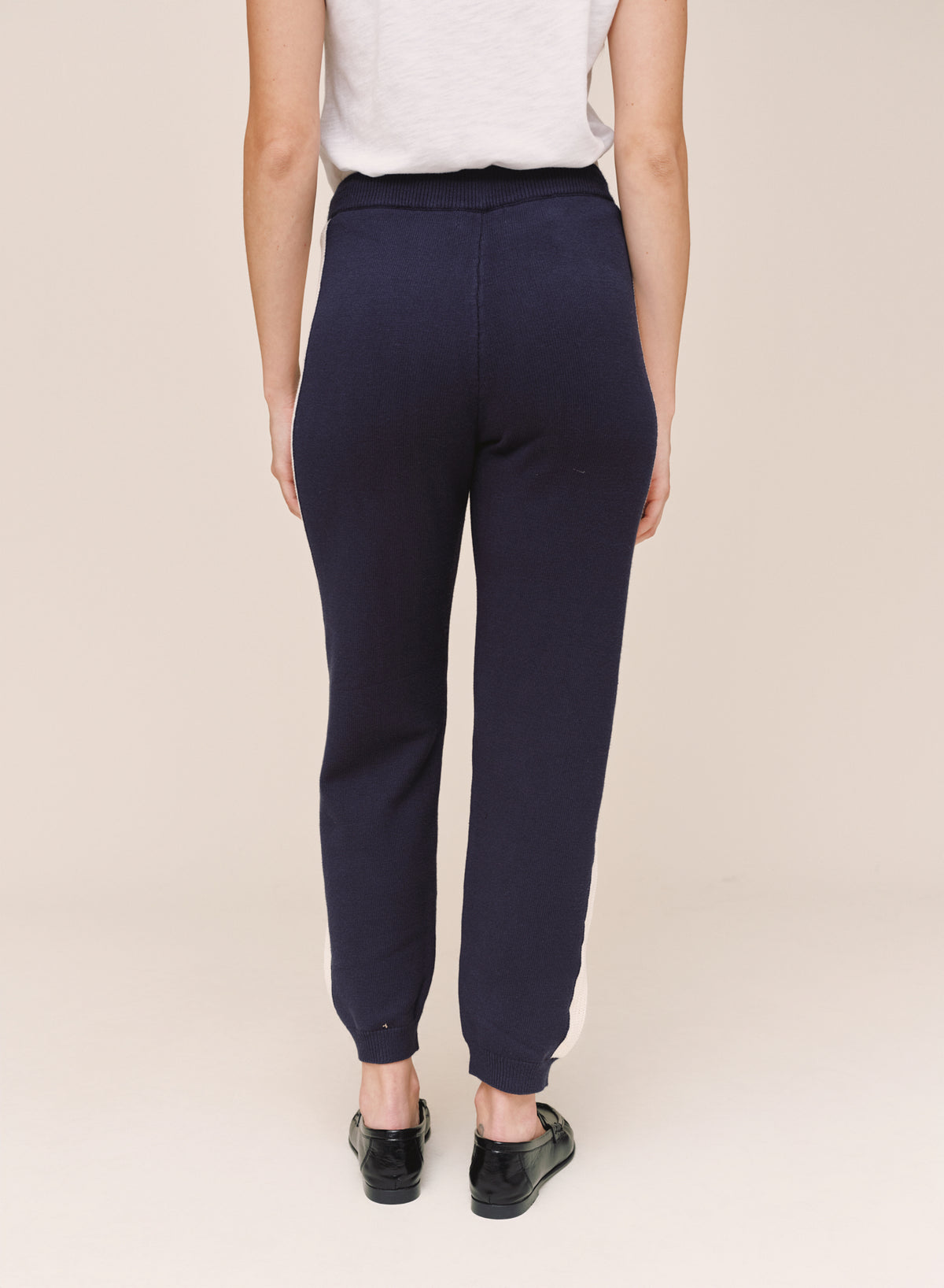 B3390-K81-304 - CONTRAST STRIPE KNIT JOGGER