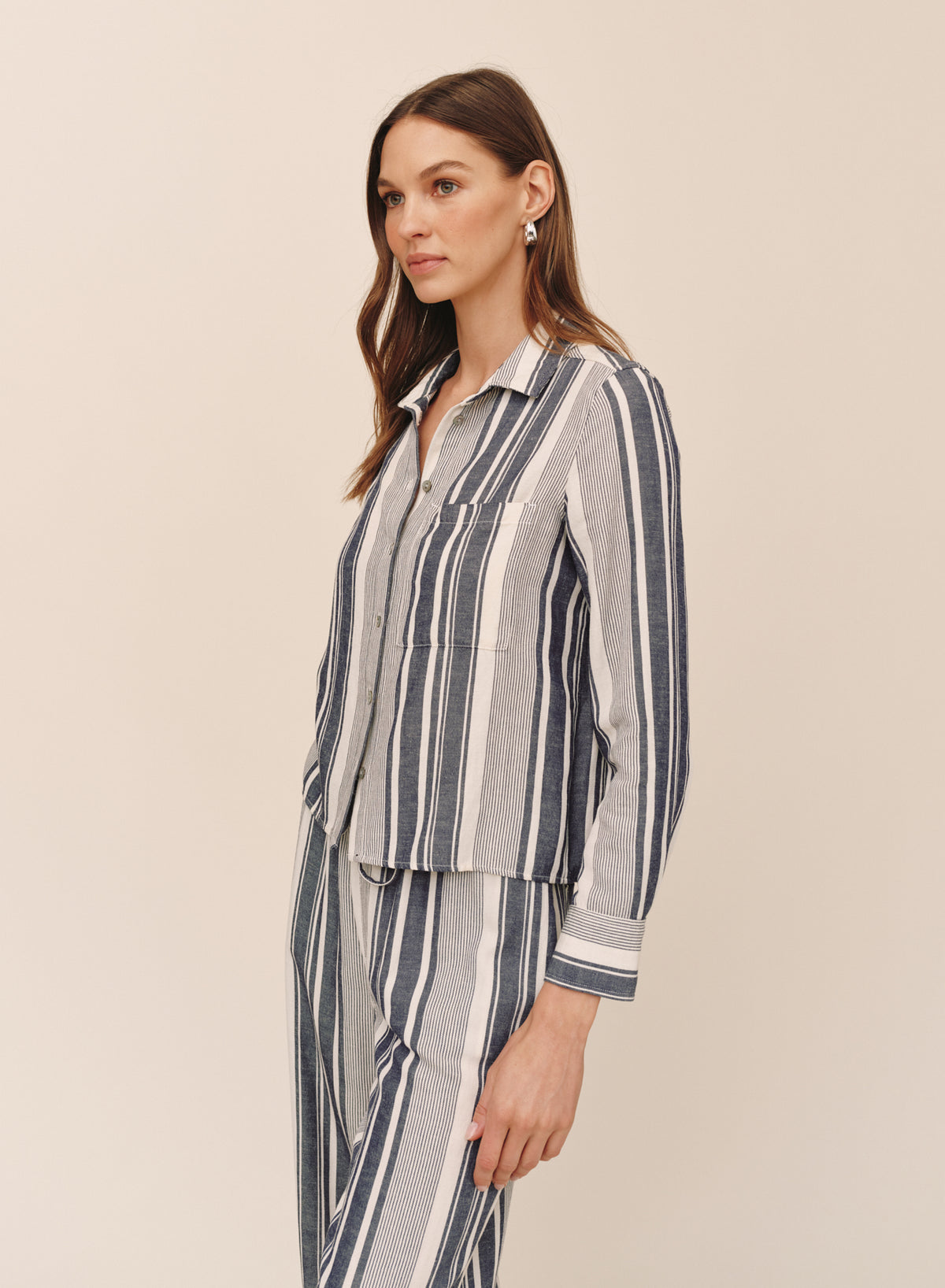 B20127-L16-304 - LONG SLEEVE CROP POCKET SHIRT