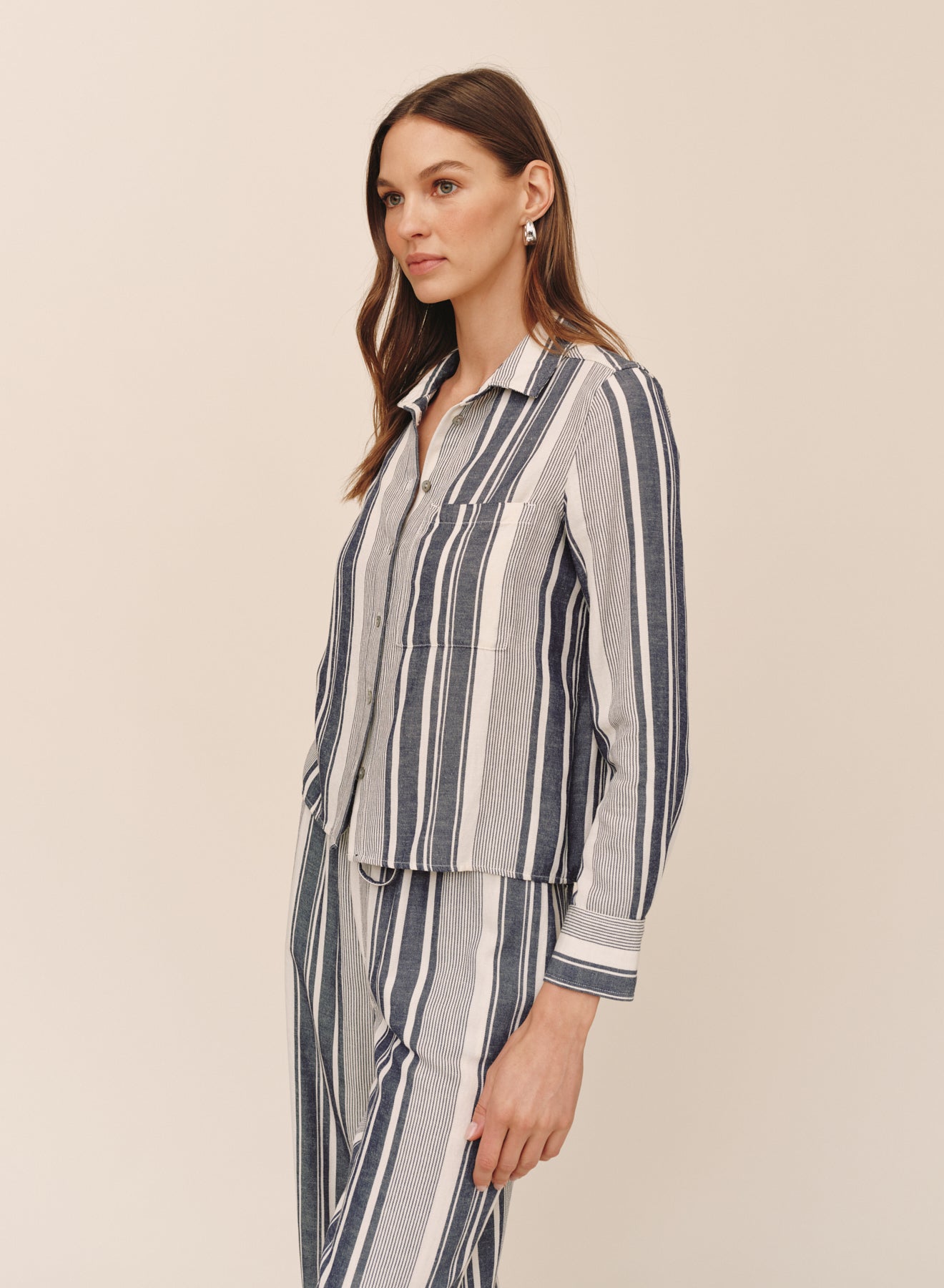 B20127-L16-304 - LONG SLEEVE CROP POCKET SHIRT