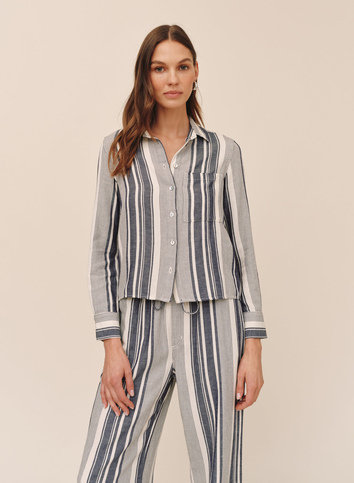 B20127-L16-304 - LONG SLEEVE CROP POCKET SHIRT