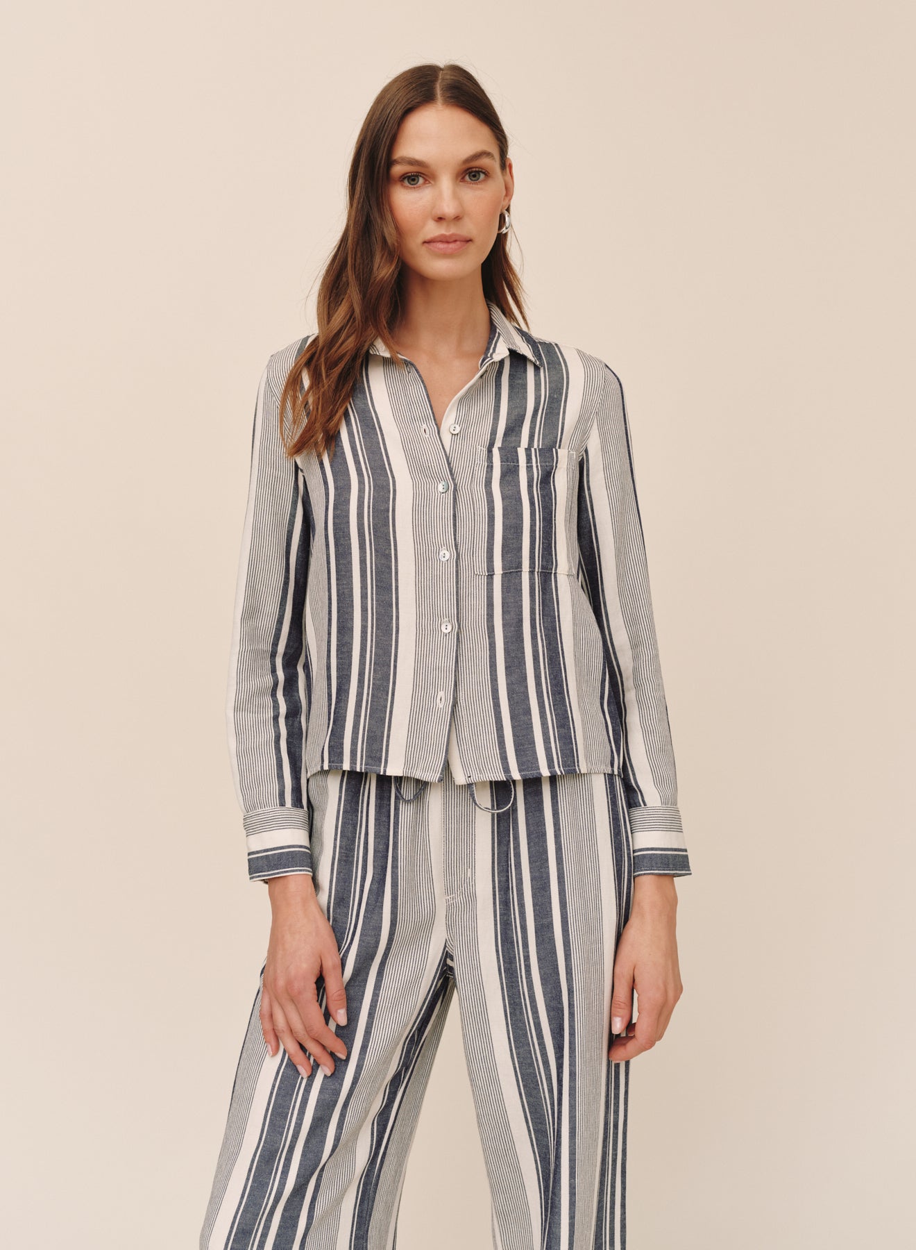 B20127-L16-304 - LONG SLEEVE CROP POCKET SHIRT