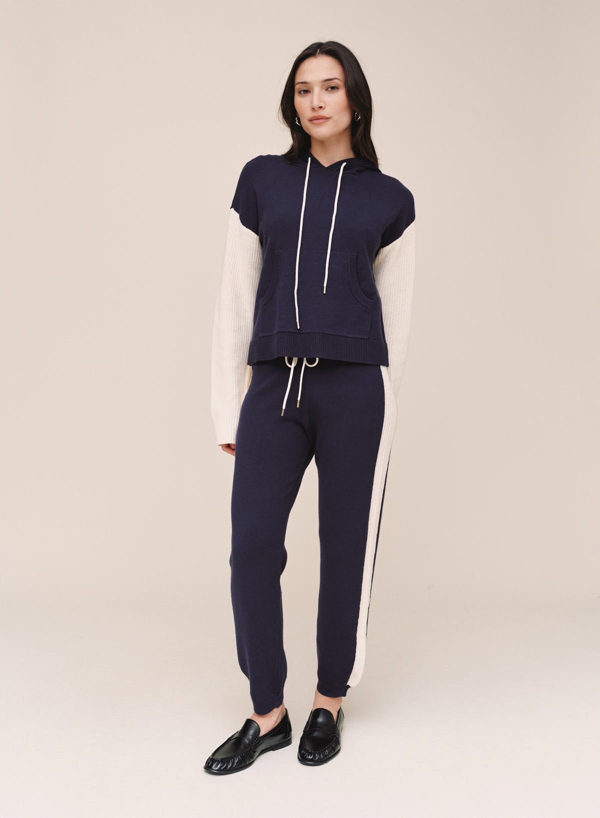 B3390-K81-304 - CONTRAST STRIPE KNIT JOGGER