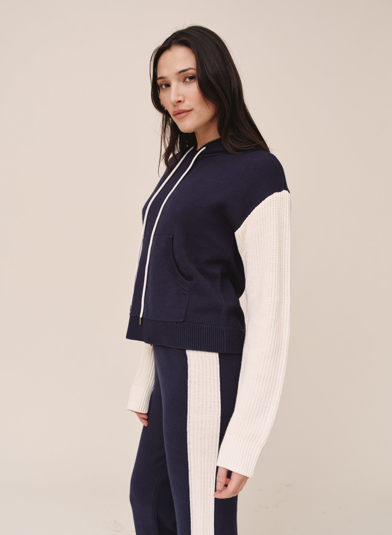 B2230-K81-304 - CONTRAST HOODIE