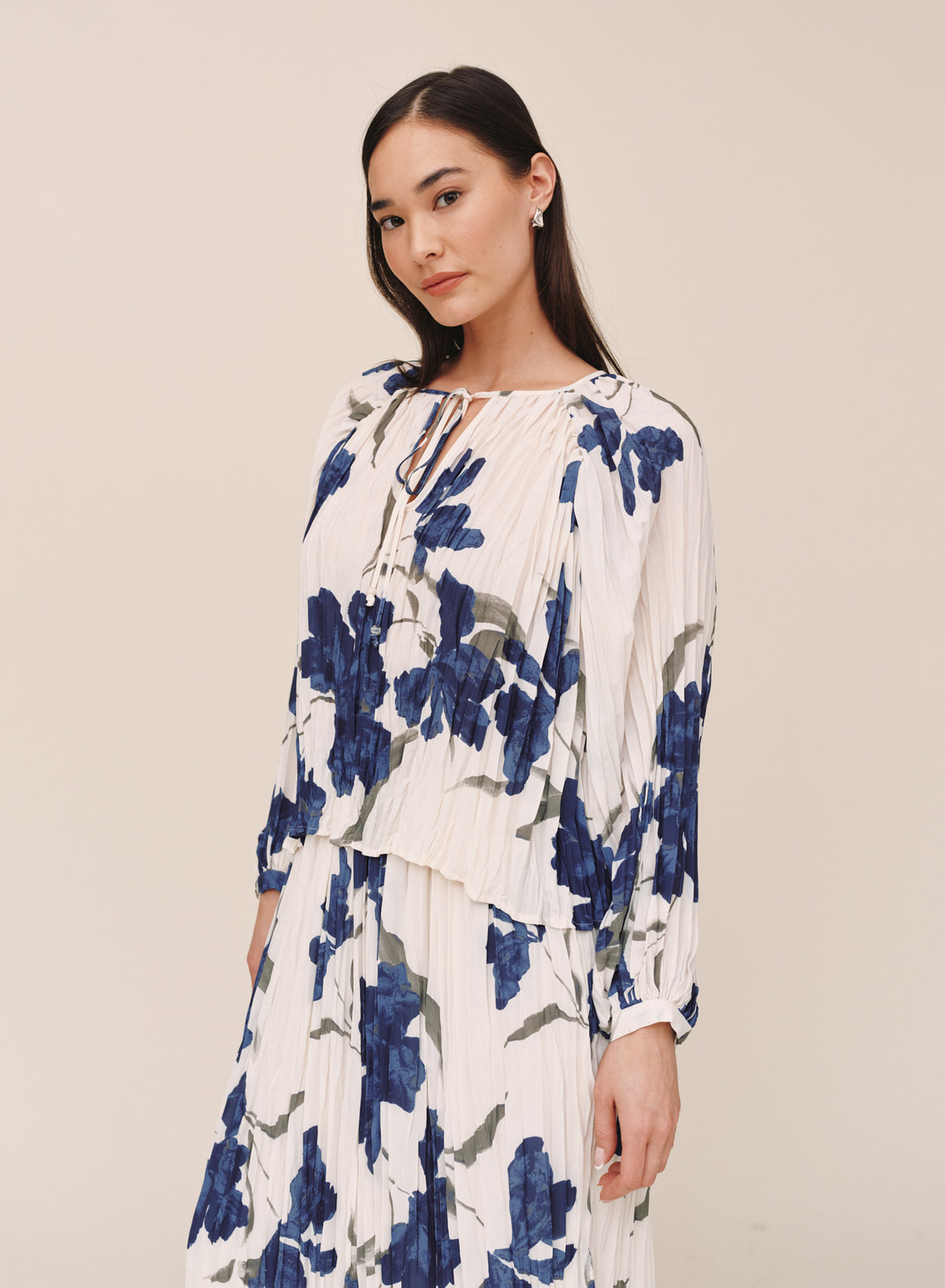 B20128-L17-300 - PLEATED TIE FRONT TOP