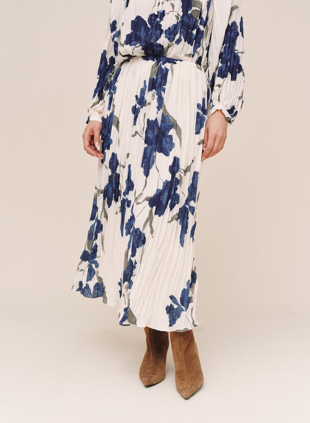 B3731-L17-300 - PLEATED MAXI SKIRT