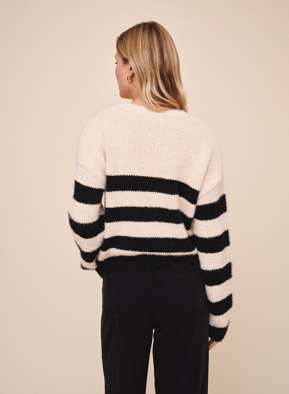 B2001-L40-300 - DROP SHOULDER SWEATER