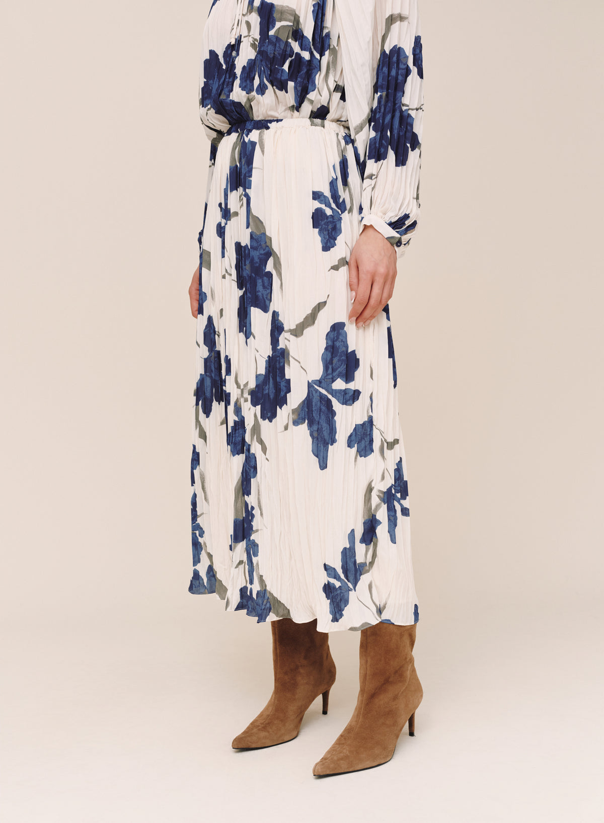 B3731-L17-300 - PLEATED MAXI SKIRT