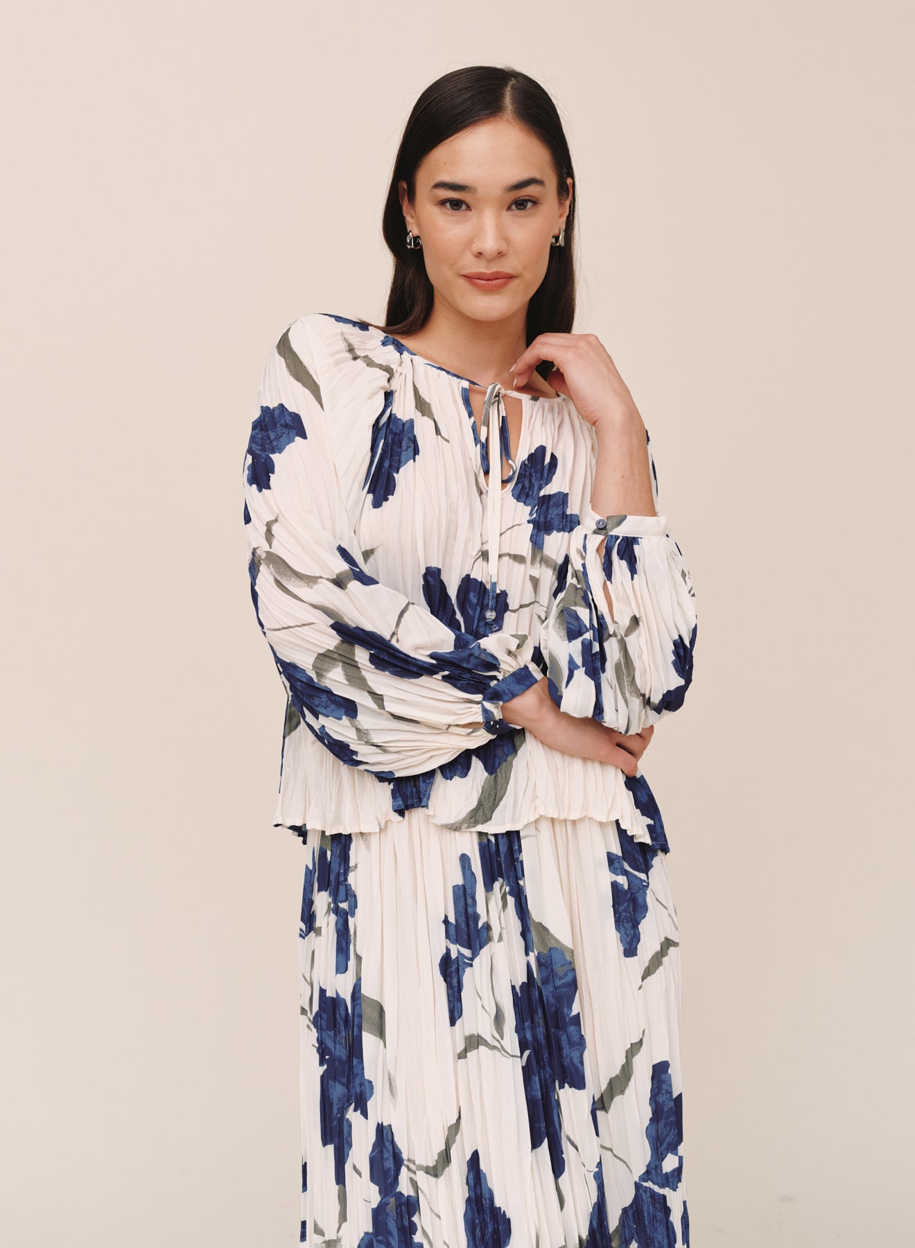 B20128-L17-300 - PLEATED TIE FRONT TOP
