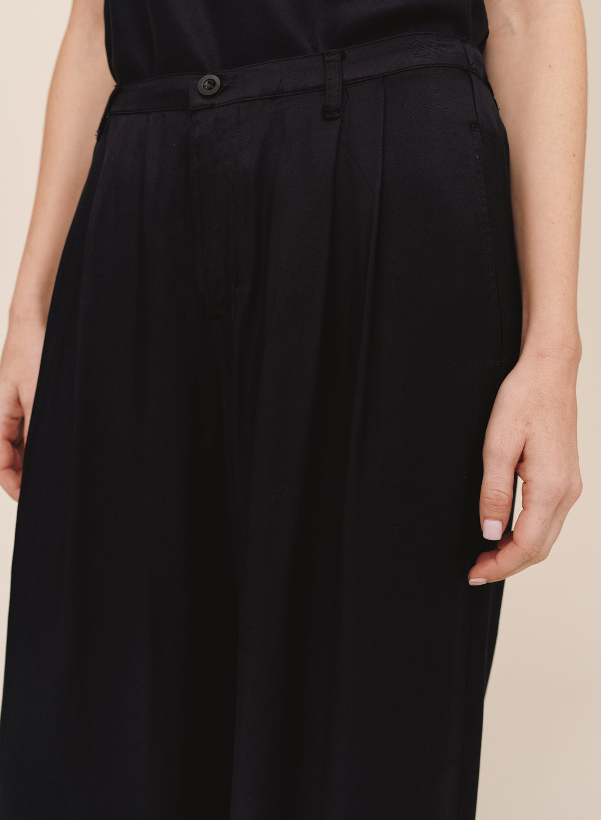 B3766-L63-302 - DOUBLE PLEAT WIDE LEG WITH ELASTIC BACK