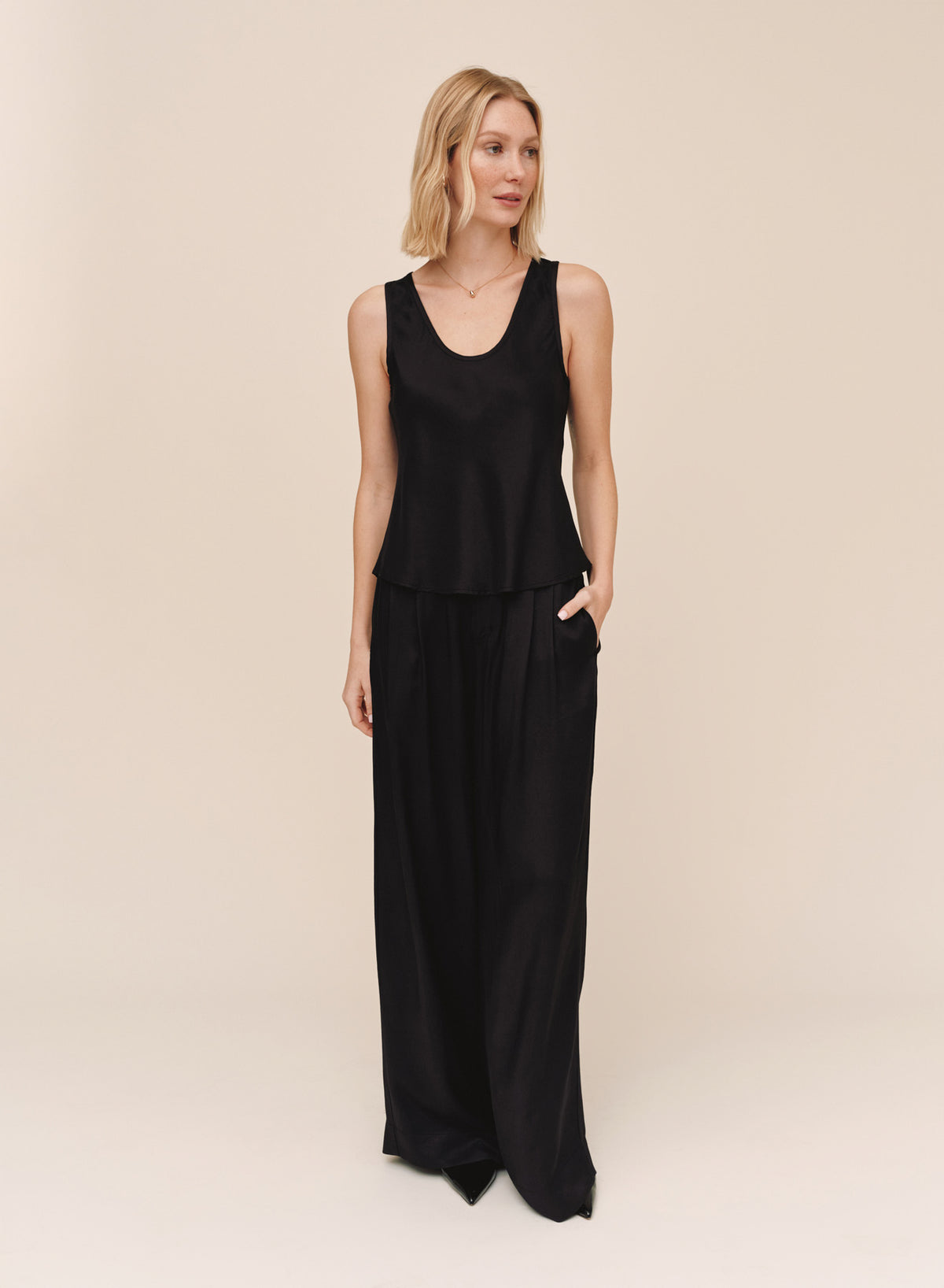 B3766-L63-302 - DOUBLE PLEAT WIDE LEG WITH ELASTIC BACK