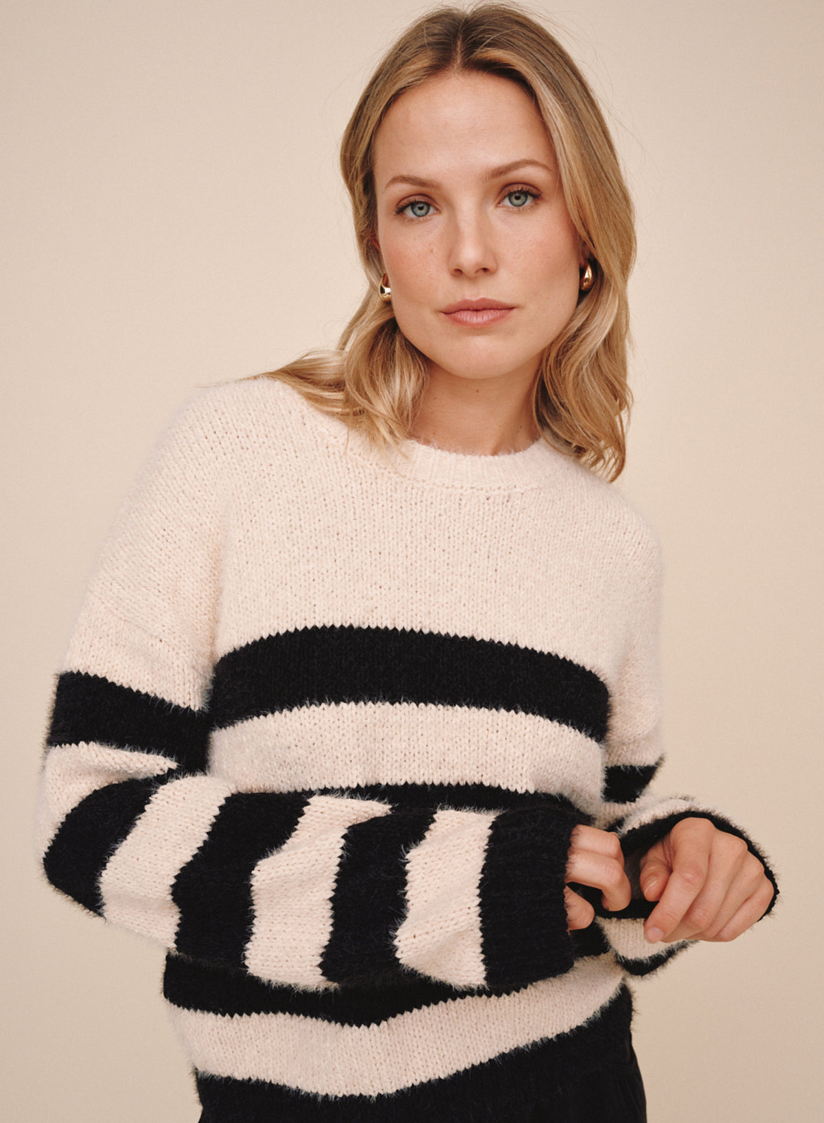 B2001-L40-300 - DROP SHOULDER SWEATER