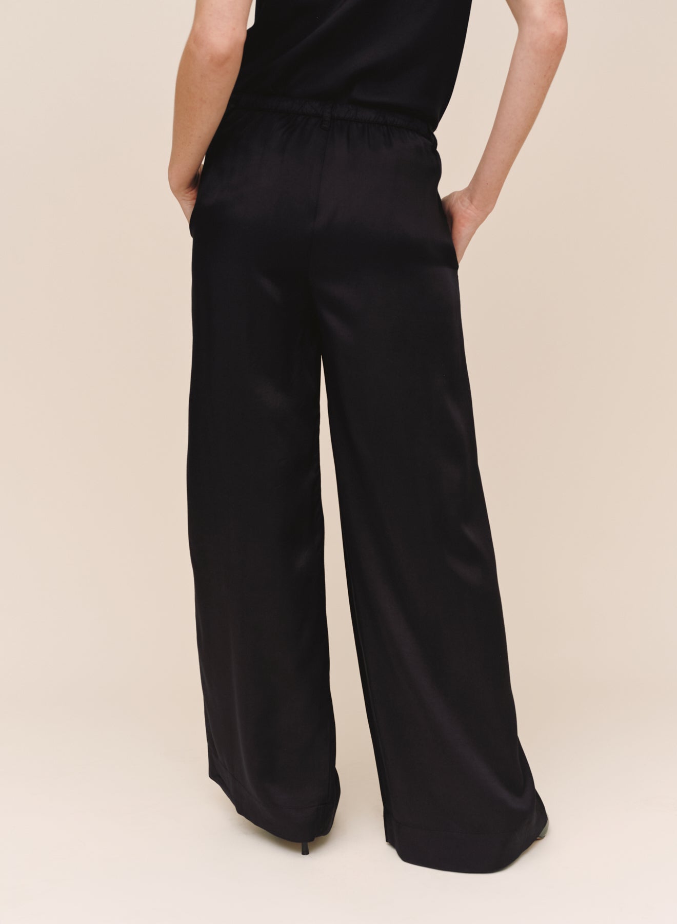 B3766-L63-302 - DOUBLE PLEAT WIDE LEG WITH ELASTIC BACK